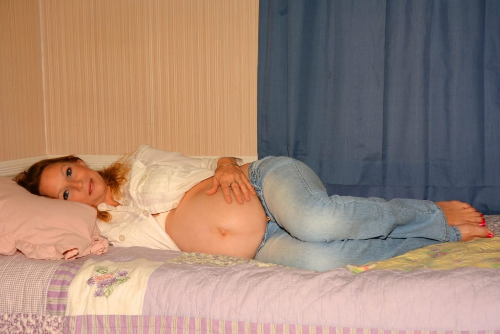 pregnant sleep on side